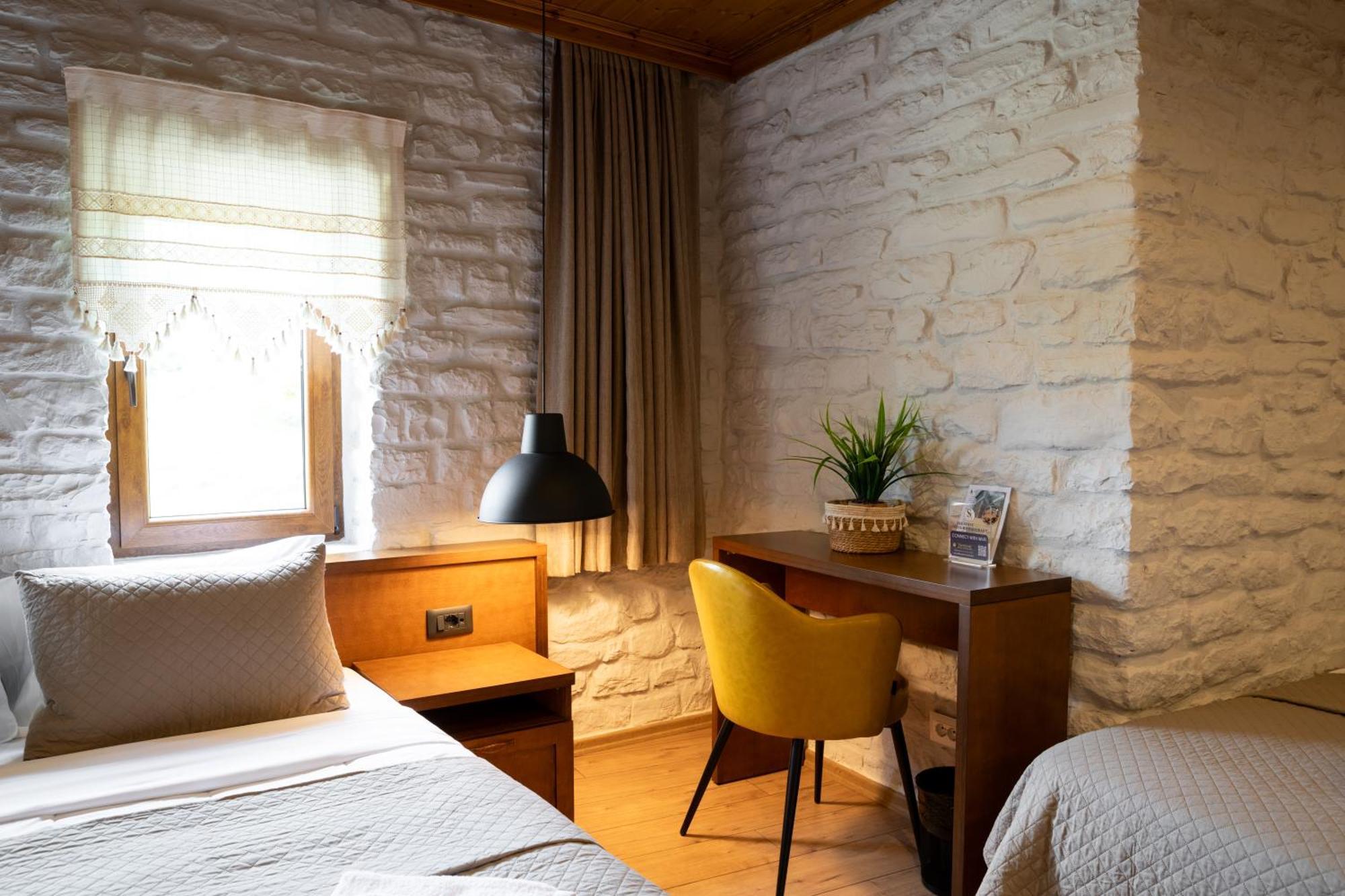 The Stone Sky Hotel จีโรคาสเตอร์ ภายนอก รูปภาพ