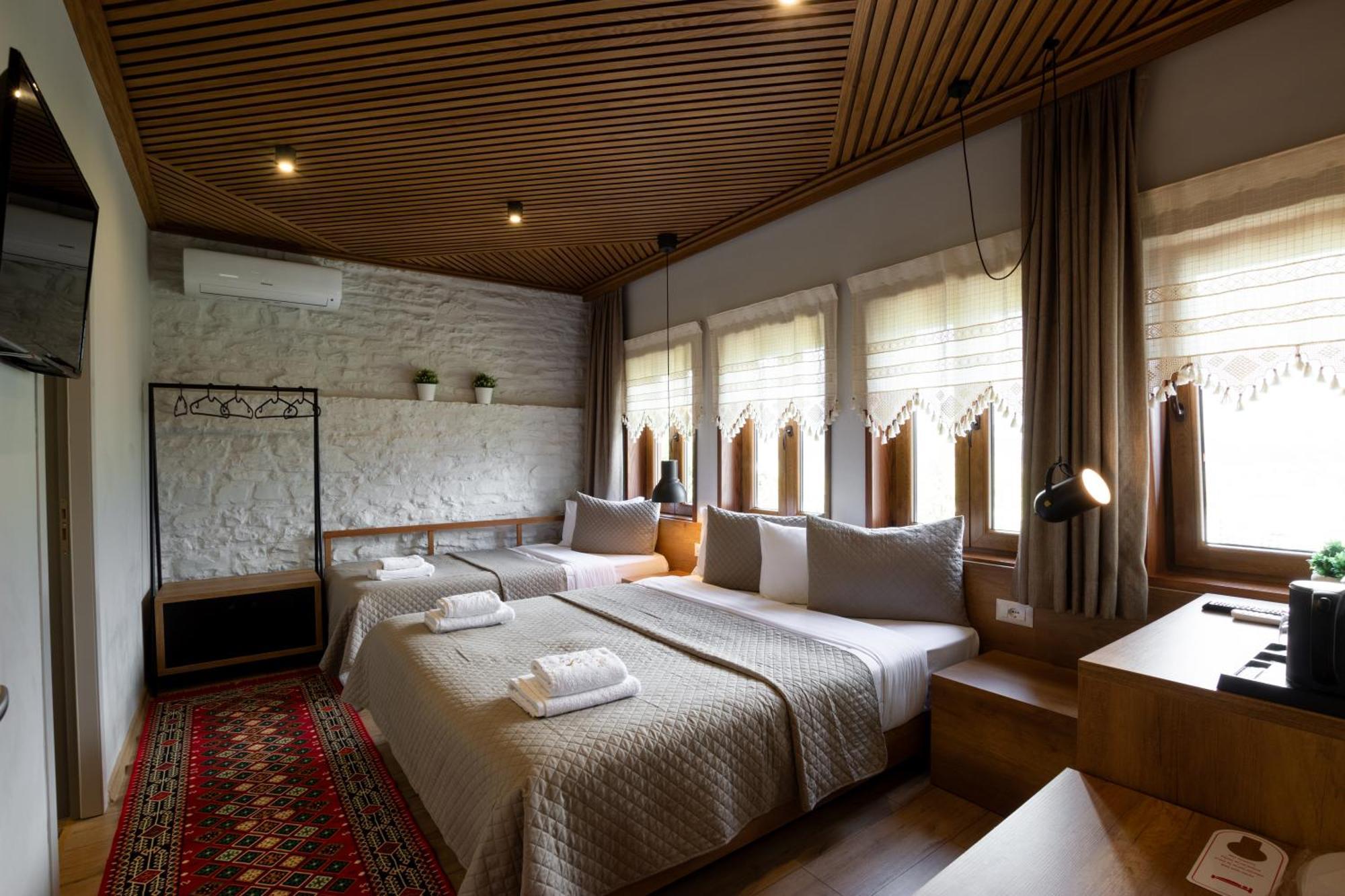 The Stone Sky Hotel จีโรคาสเตอร์ ภายนอก รูปภาพ