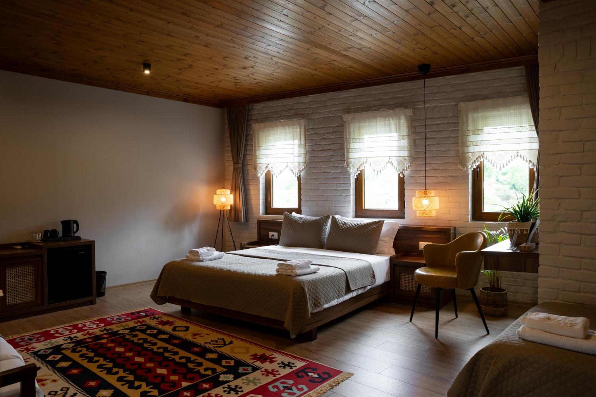 The Stone Sky Hotel จีโรคาสเตอร์ ภายนอก รูปภาพ