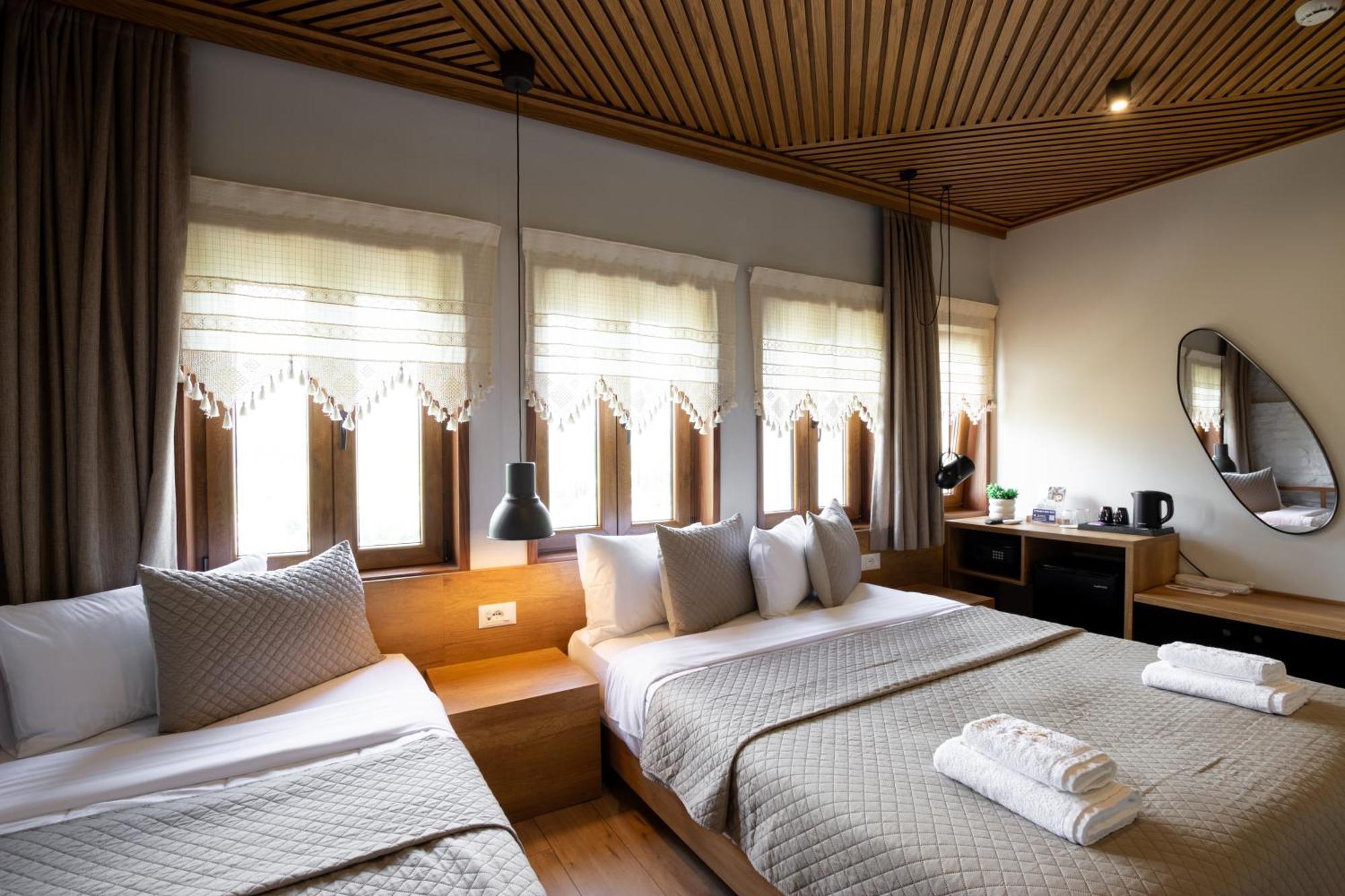 The Stone Sky Hotel จีโรคาสเตอร์ ภายนอก รูปภาพ
