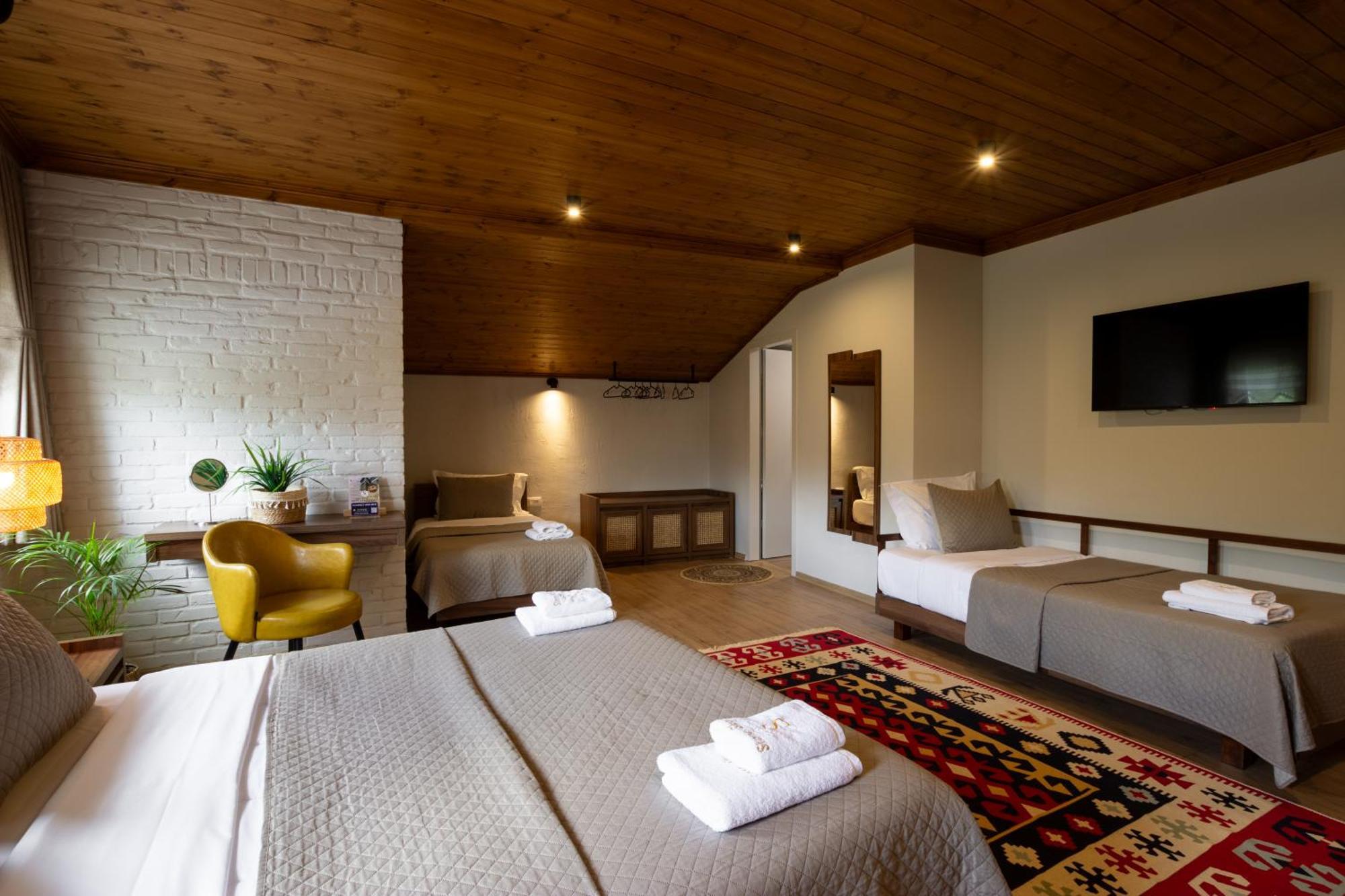 The Stone Sky Hotel จีโรคาสเตอร์ ภายนอก รูปภาพ