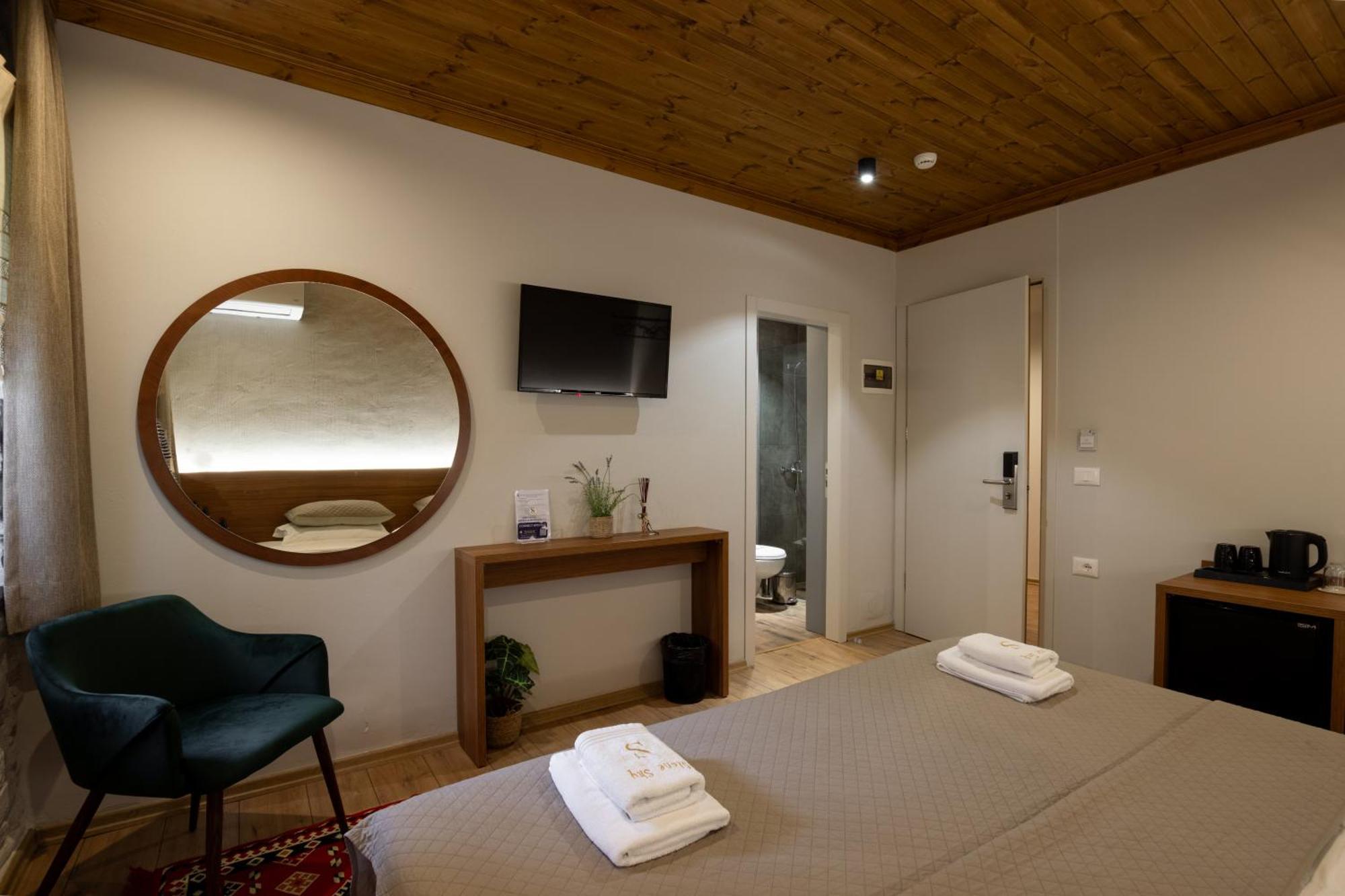 The Stone Sky Hotel จีโรคาสเตอร์ ภายนอก รูปภาพ