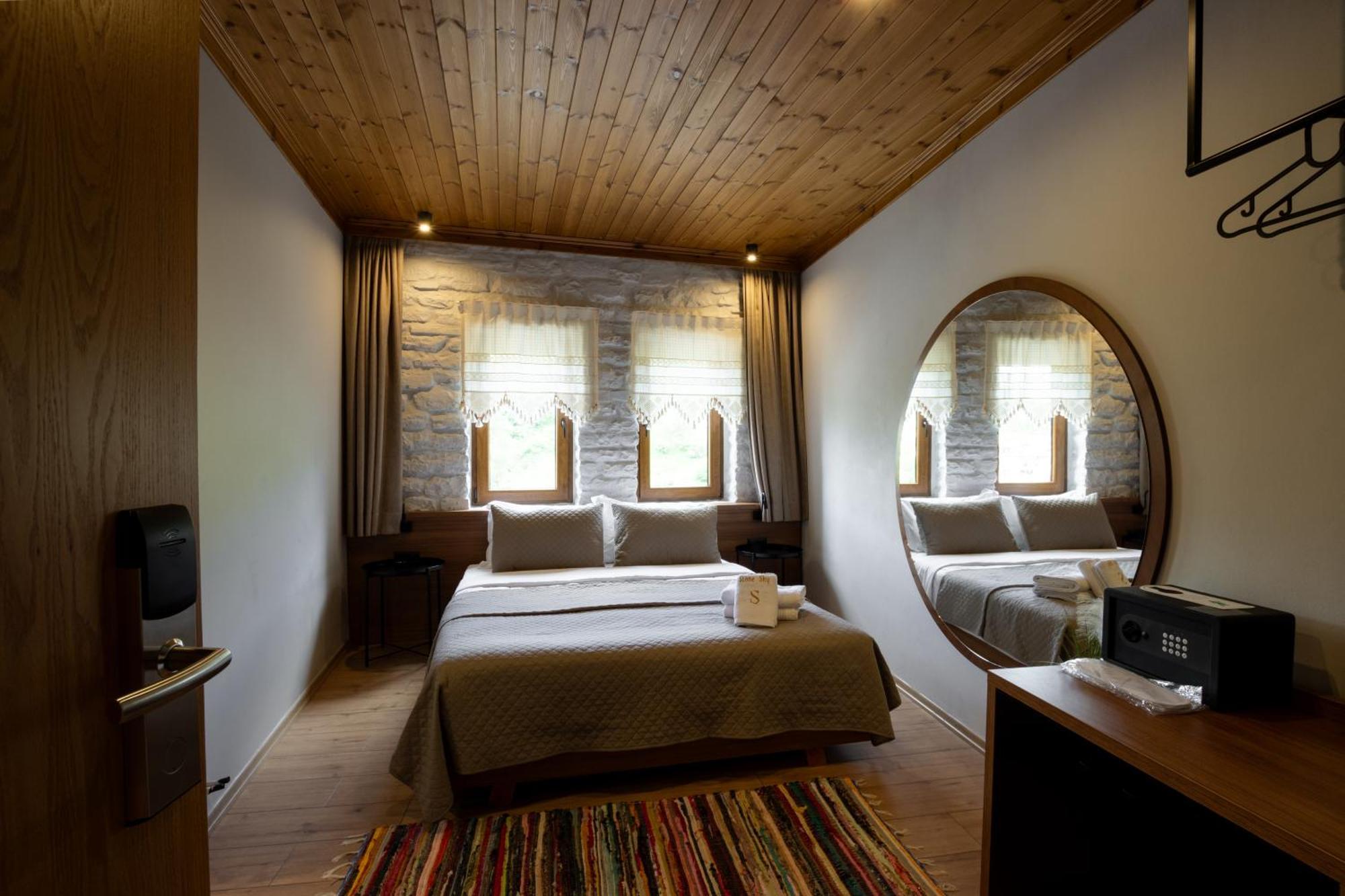 The Stone Sky Hotel จีโรคาสเตอร์ ภายนอก รูปภาพ