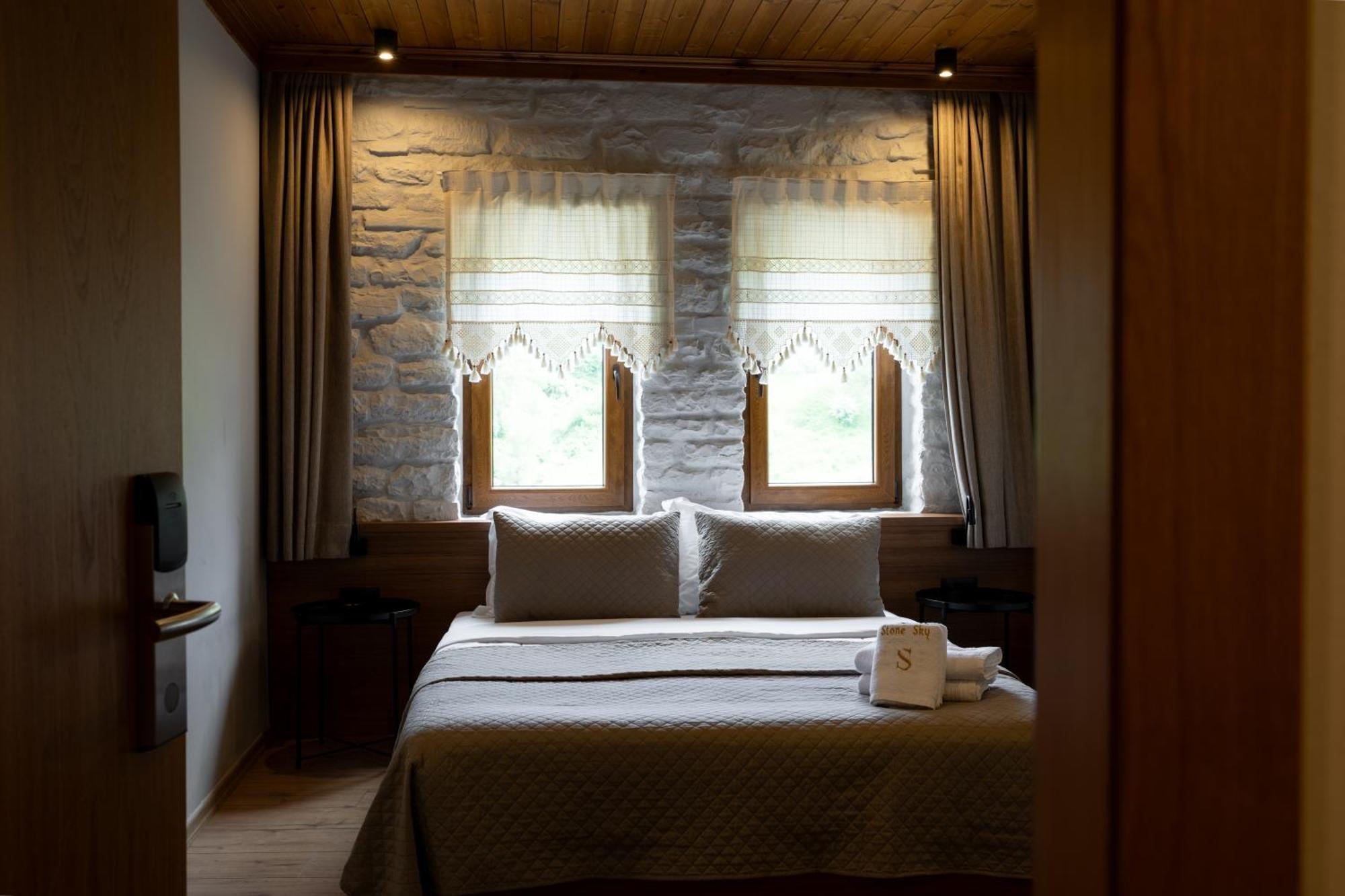 The Stone Sky Hotel จีโรคาสเตอร์ ภายนอก รูปภาพ