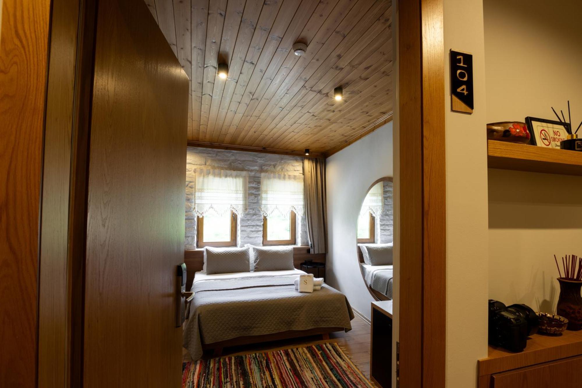 The Stone Sky Hotel จีโรคาสเตอร์ ภายนอก รูปภาพ