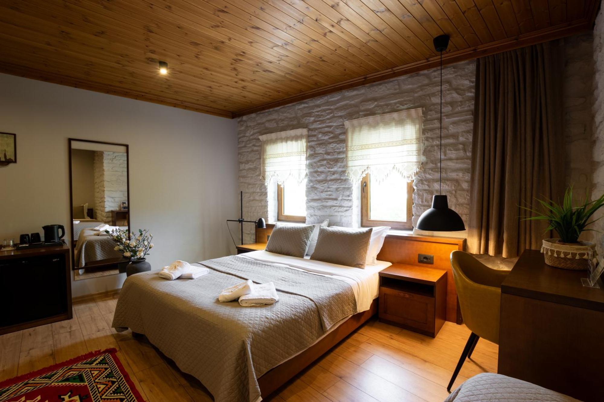 The Stone Sky Hotel จีโรคาสเตอร์ ภายนอก รูปภาพ
