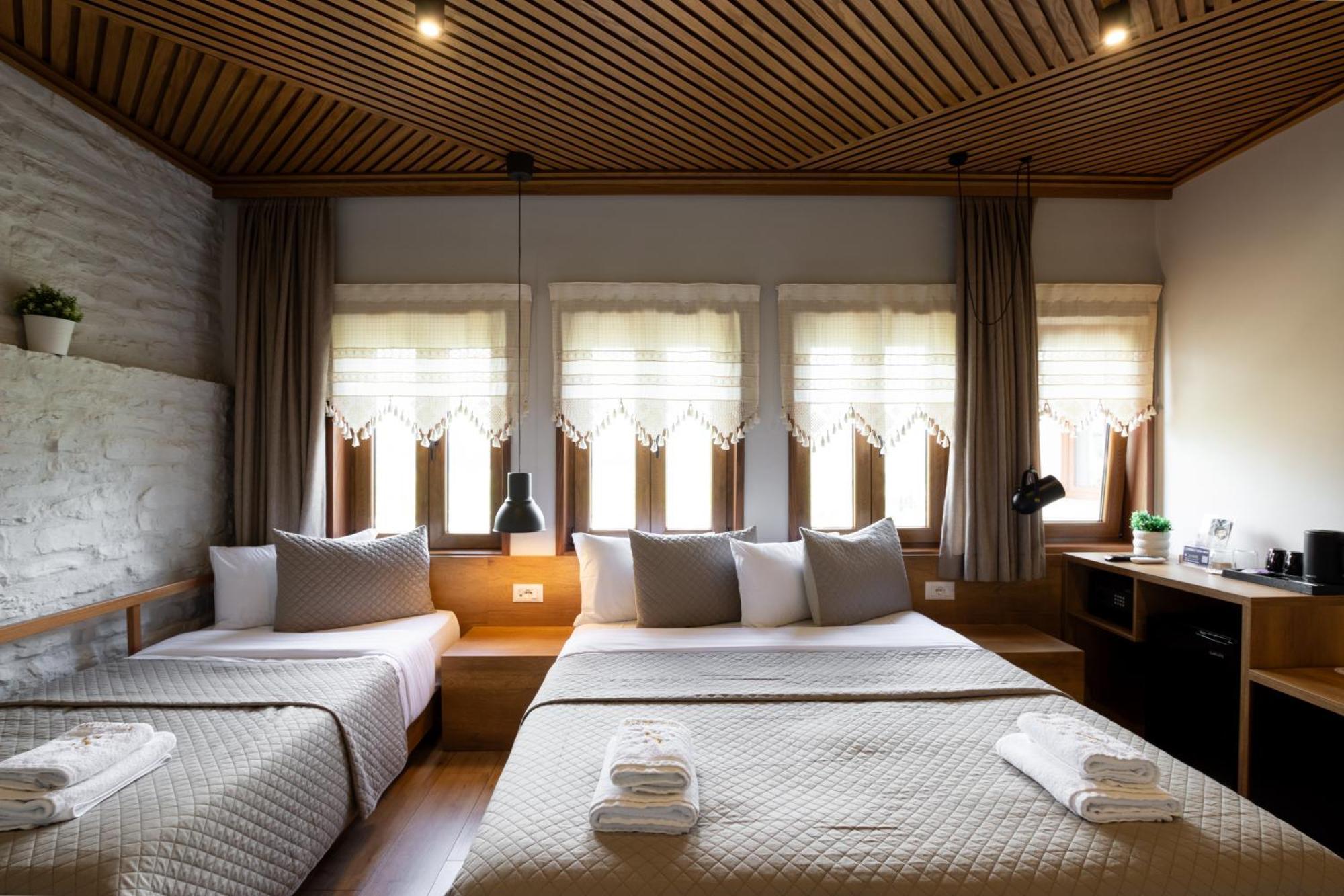 The Stone Sky Hotel จีโรคาสเตอร์ ภายนอก รูปภาพ