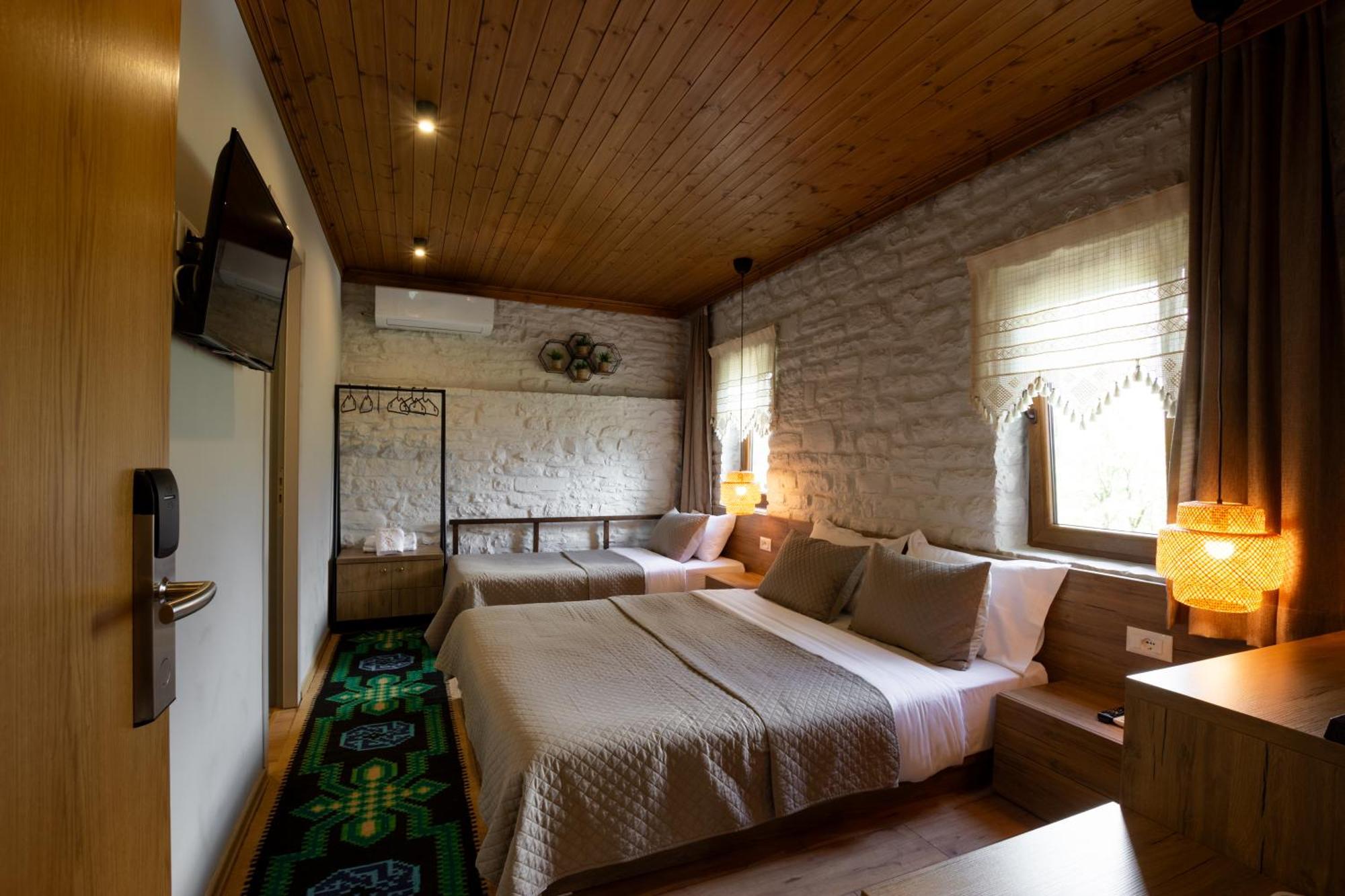 The Stone Sky Hotel จีโรคาสเตอร์ ภายนอก รูปภาพ
