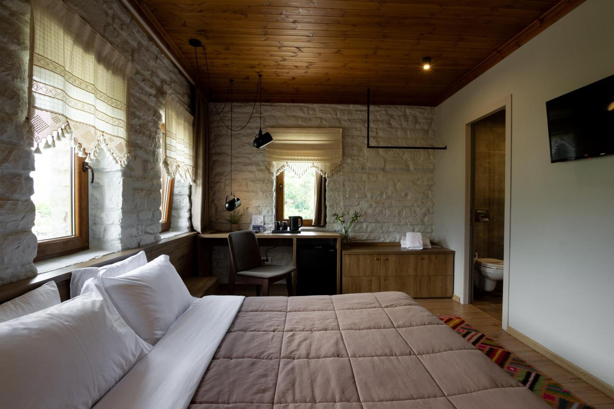 The Stone Sky Hotel จีโรคาสเตอร์ ภายนอก รูปภาพ